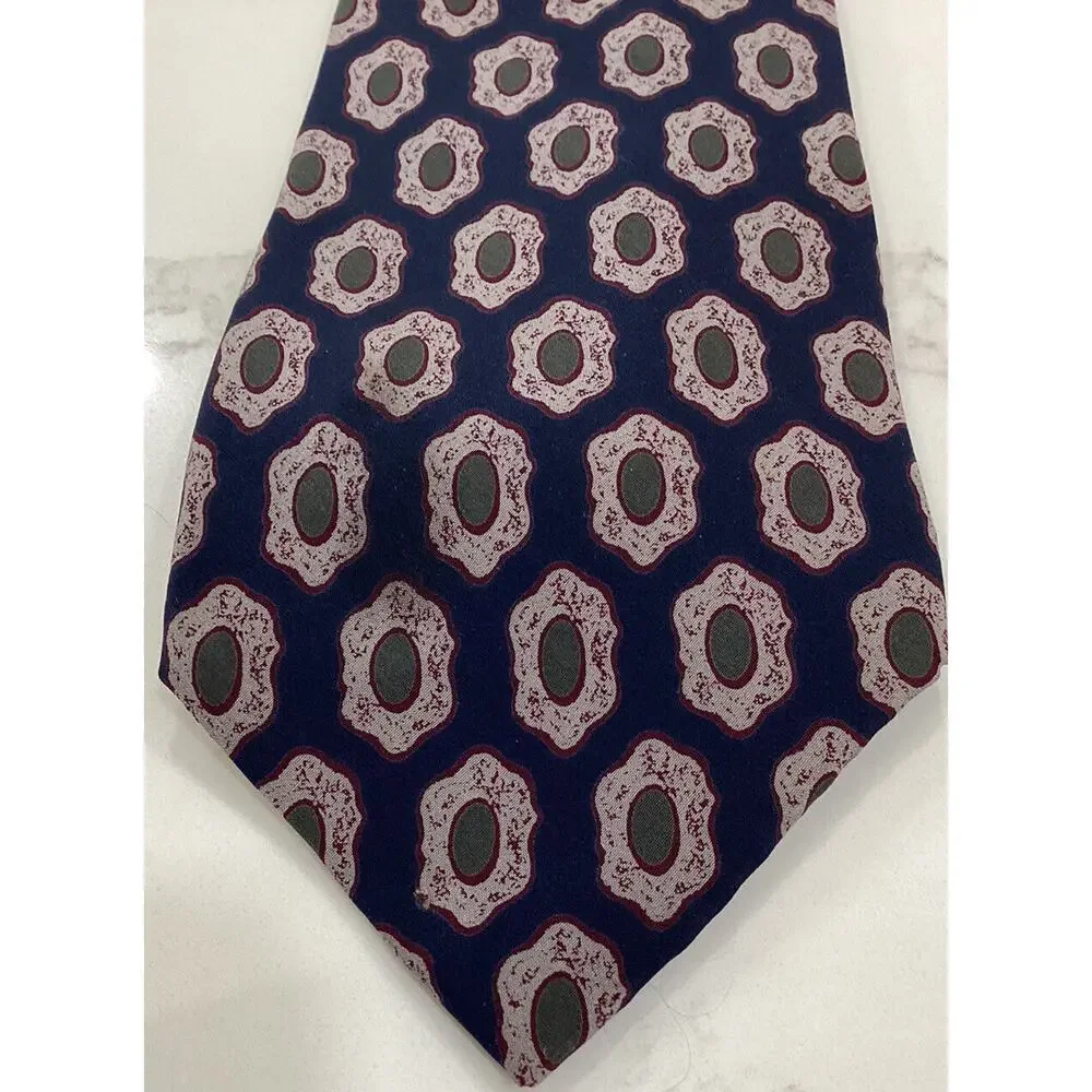 giorgio armani cavatte Men’s Tie 4” navy patterned Italian 100% silk tie necktie